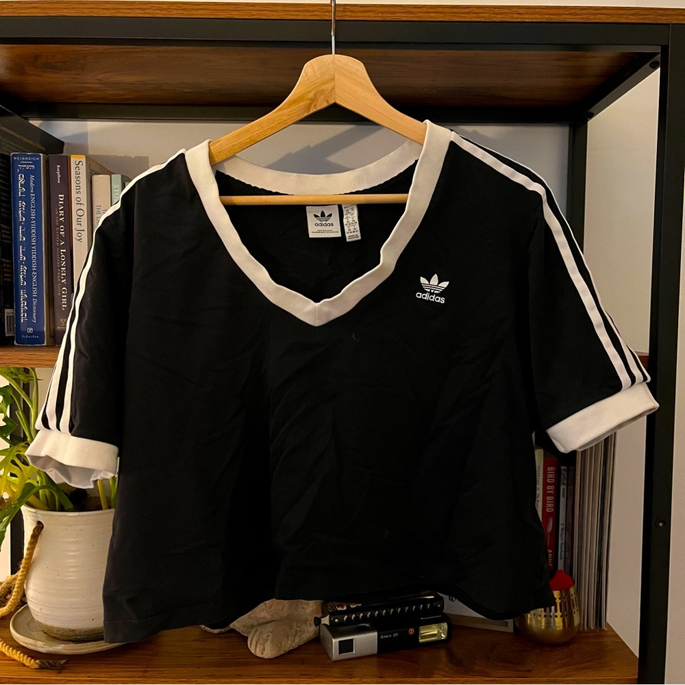 adidas ADICOLOR CLASSICS CROPPED TEE